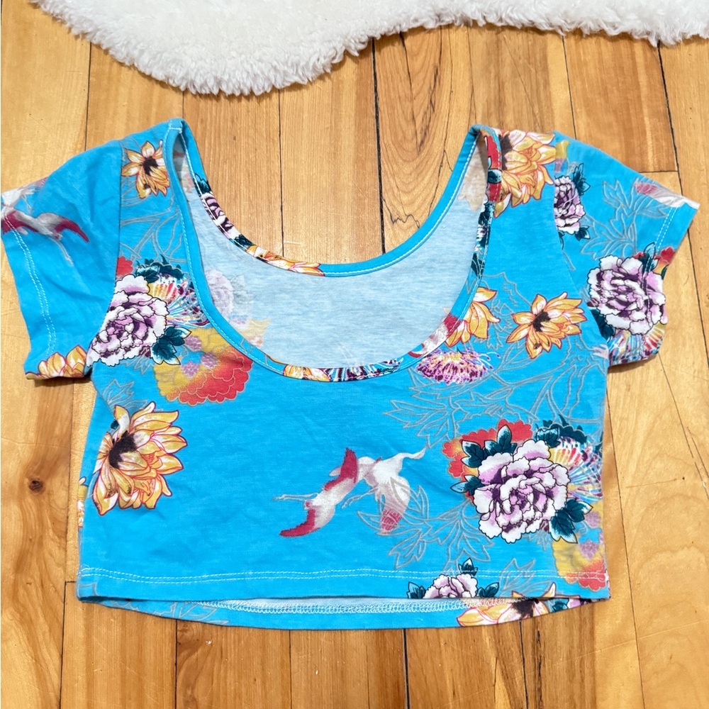 UK2LA Blue Floral Short Sleeve Crop Top